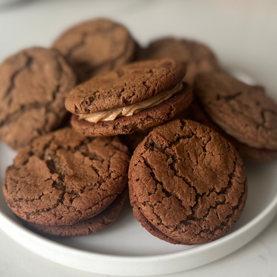 CHEWY GINGER COOKIE-WICHES